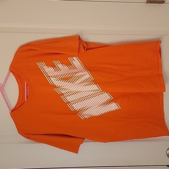 Nike, The Nike Tee, Athletic Cut, Size XL.  Orange. New Condition.  Never Worn. - Picture 1 of 7